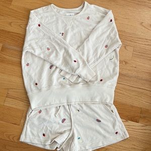 Lou & Grey sweat short outfit